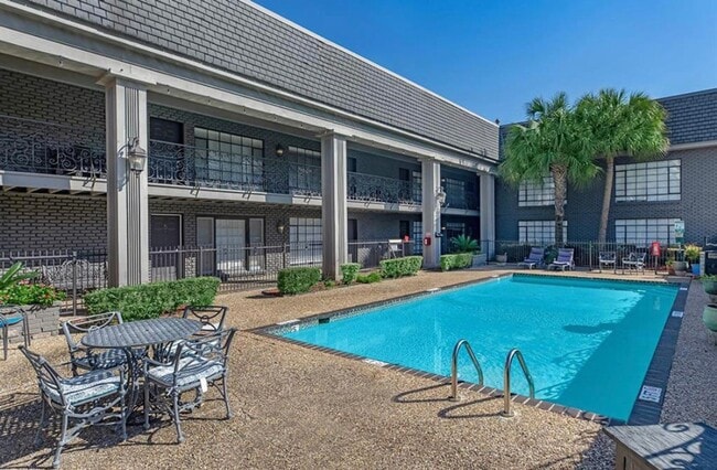 Building Photo - 2322 Richton St Unit 13