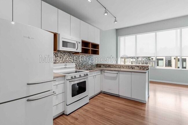 Building Photo - 4100 Lindell Blvd Unit 301