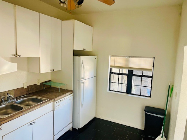 Lots of Light - 450 W Crawford St Unit 3