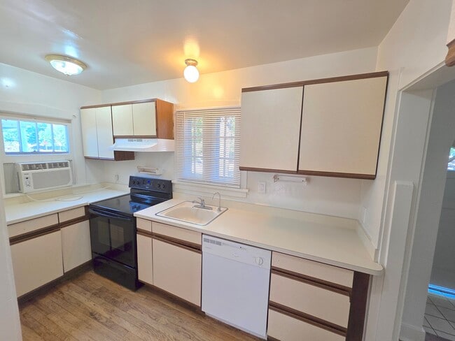Photo - 1854 S Williams St