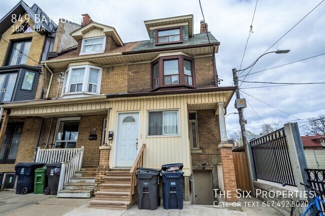 Building Photo - One Bedroom Apartment - Bathurst Subway Station Unit 3