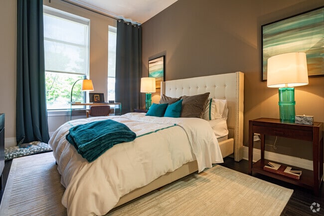 1BR, 1BA - Deco at CNB