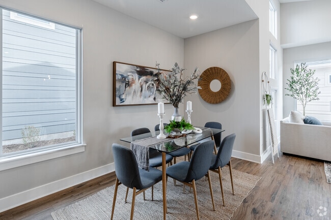 2 habitaciones, 2 baños - 1128 pies cuadrados - Comedor - Porchlight at Auburn Hills