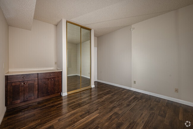 3BR, 2BA - 1400SF - Storage