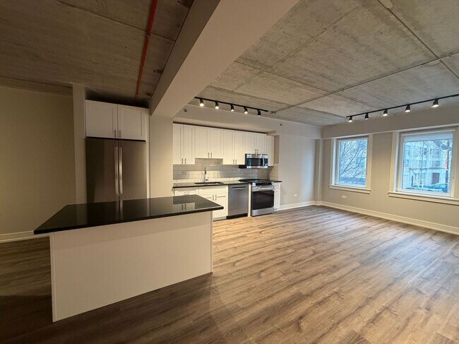 Photo - 952 W Carmen Ave Unit 202
