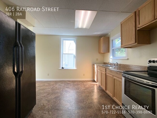 Photo - 406 Railroad St