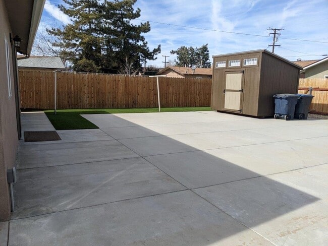 Photo - 212 E J St
