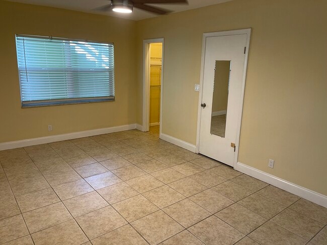 Photo - 300 SW 16th Ct Unidad #2