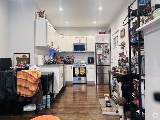 Building Photo - 1 bedroom in Chicago IL 60657 Unit T3 Rental