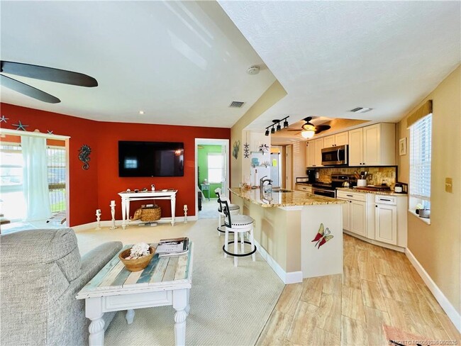 Building Photo - 3236 SE Aster Ln Unit M225