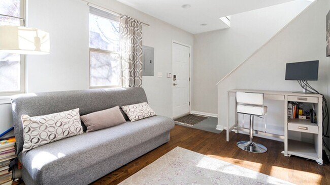 Photo - 720 W Evergreen Ave