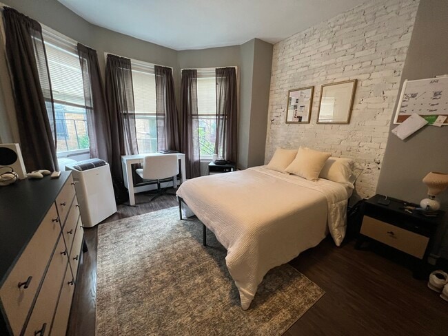 Building Photo - 47 Joy St