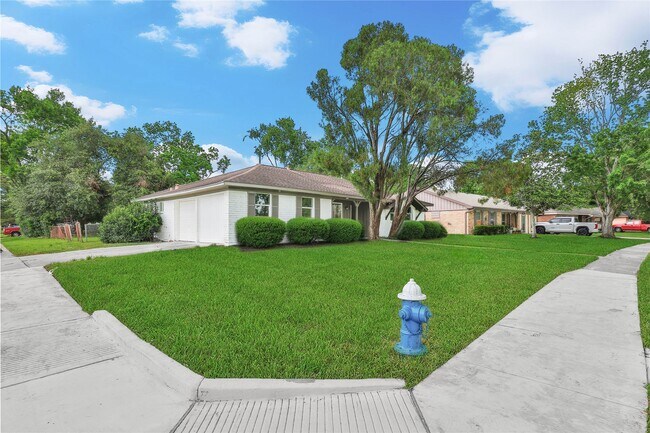 Photo - 5703 Oakham St