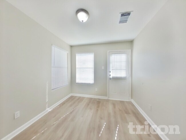 Photo - 614 Harpswell Ln