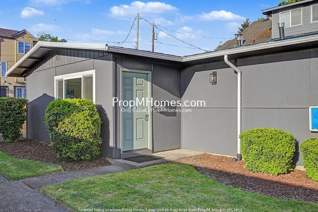 Building Photo - Updated Two Bedroom Unit 7032 N Burlington Avenue