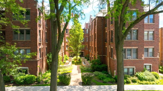 Building Photo - 6751 N Artesian Ave