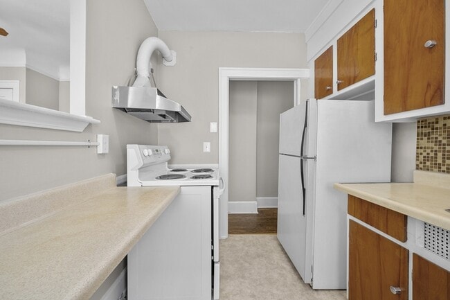 Photo - 852 Beaconsfield Ave