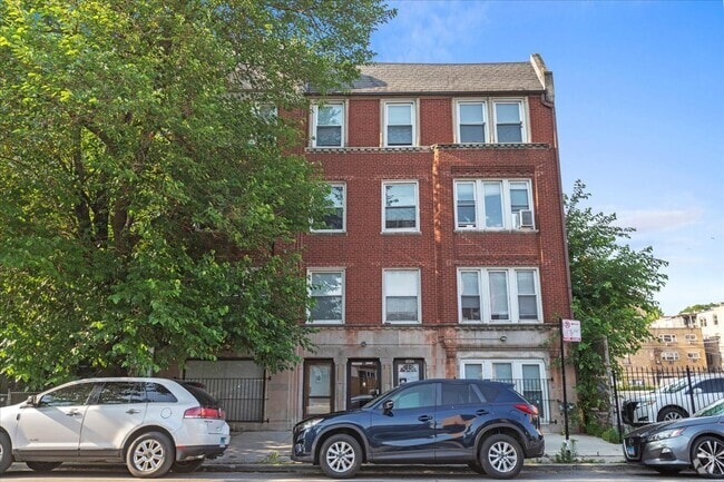 Building Photo - 1635 W Morse Ave Rental