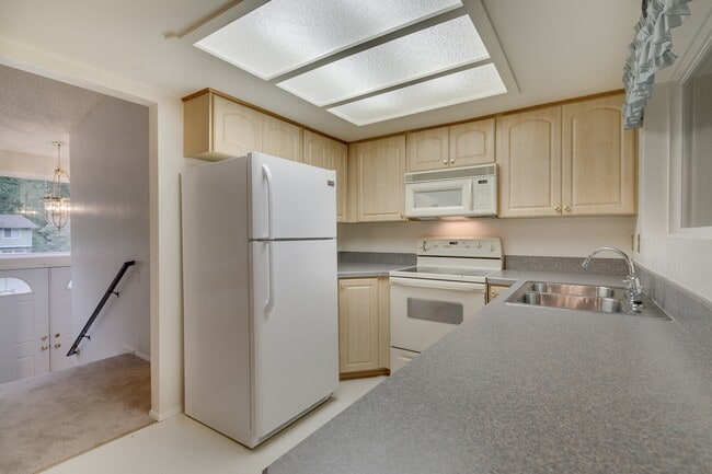 Photo - Beautiful 4 bedroom house with large backy...