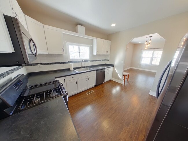 Photo - 402 N Kansas Ave