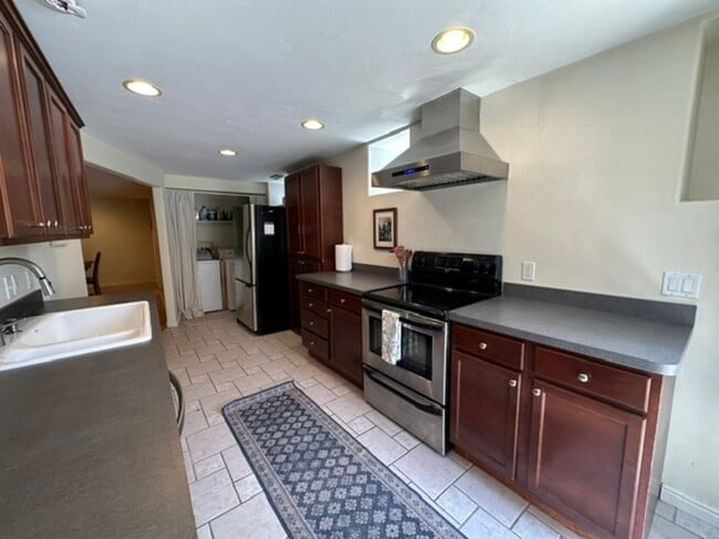 Photo - 322 E 6th Ave