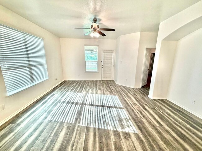 Photo - 3418 Lorne Dr