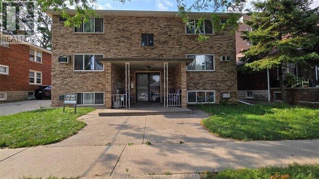 Photo - 3254 Millen St