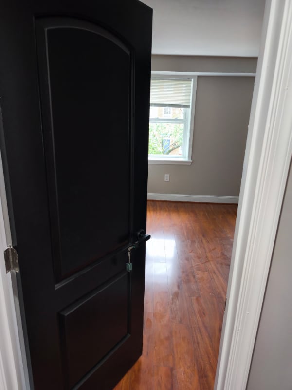 Photo - 1932 Bank St