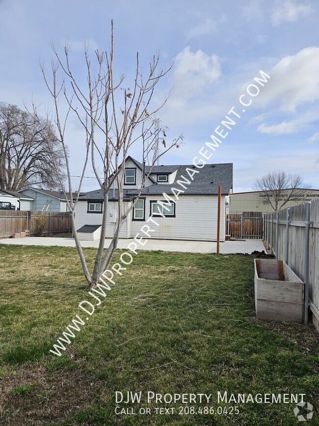 Building Photo - Thoughtfully Updated Turn of the Century H... Rental