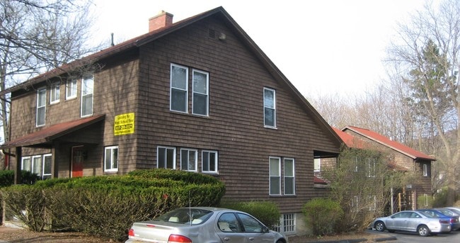 Primary Photo - 4 Elm St Apartments