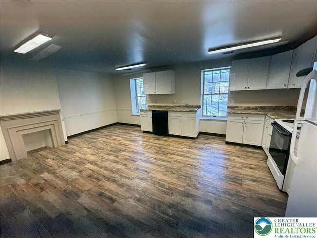 Photo - 100 W Main St