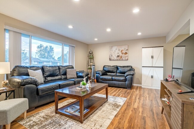 Building Photo - 7500 Teller St