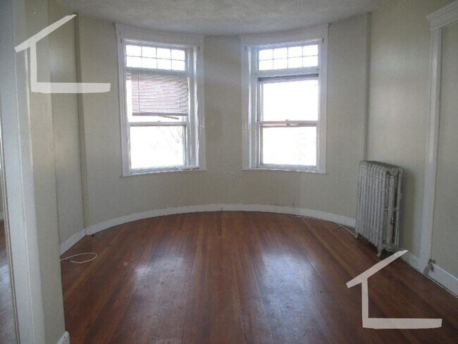 Photo - 4 BR Apartment_Brookline_Students Welcome