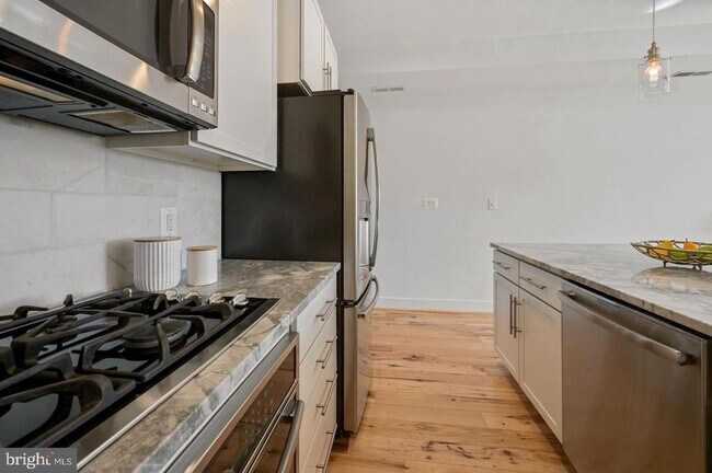 Photo - 3325 11th St NW Unit 7