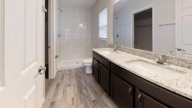 Photo - 913 Columbia Ter