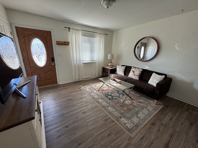 Photo - 7370 Utica St