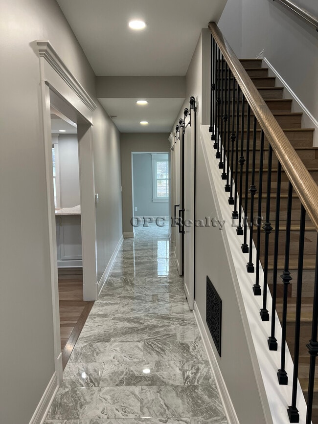 Photo - 709 Webster St