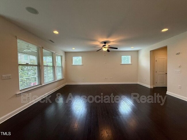 Photo - 238 Begen St