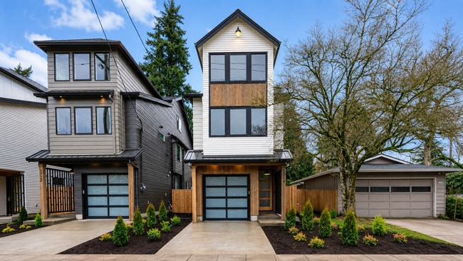 Building Photo - 4BR/2.5BA 2023 Craftsman with Designer Finishes — Eastmoreland (SE Portland)