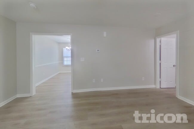Photo - 1131 Delander Ln