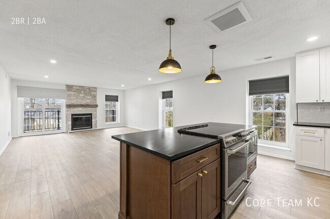 Building Photo - 2900 W 53rd St Unit 214
