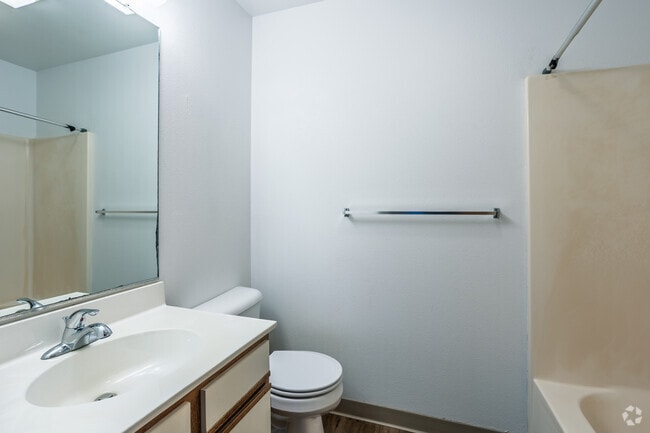 2BR, 2BA - 816SF - Second Bathroom