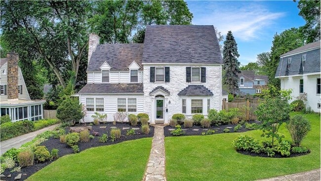 Photo - 195 Midfield Rd House