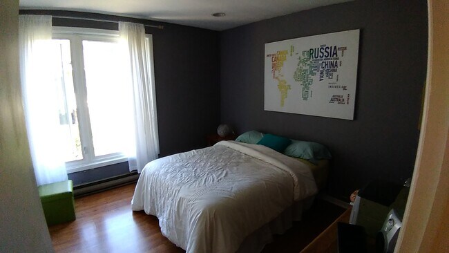 Photo - 2064-2064 Queen St E Unit 4