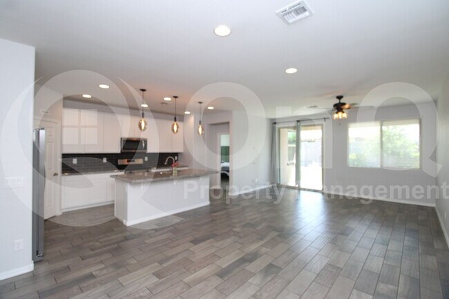 Photo - 1687 W Harris Ave