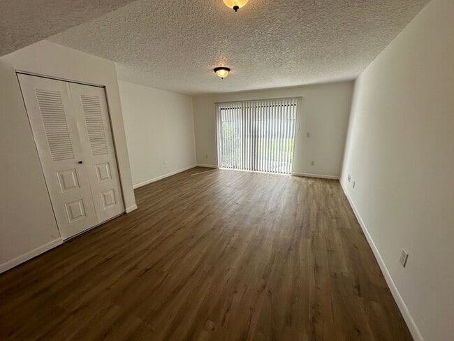 Photo - 3807 Khayyam Ave