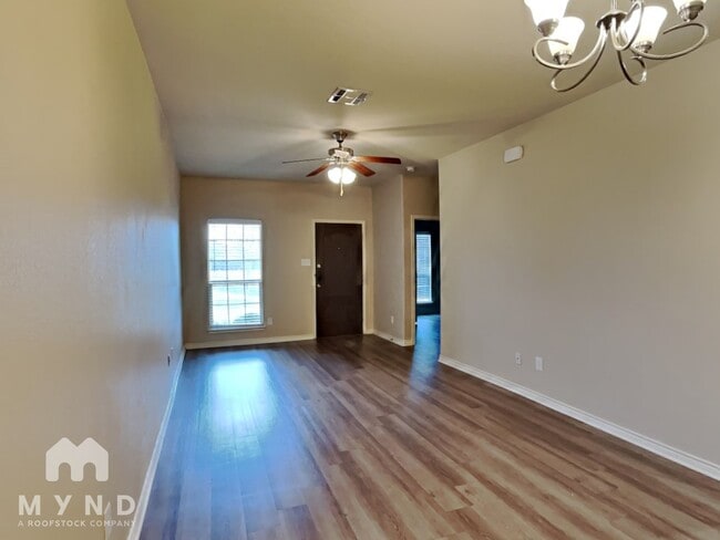 Photo - 2103 Colby Ln