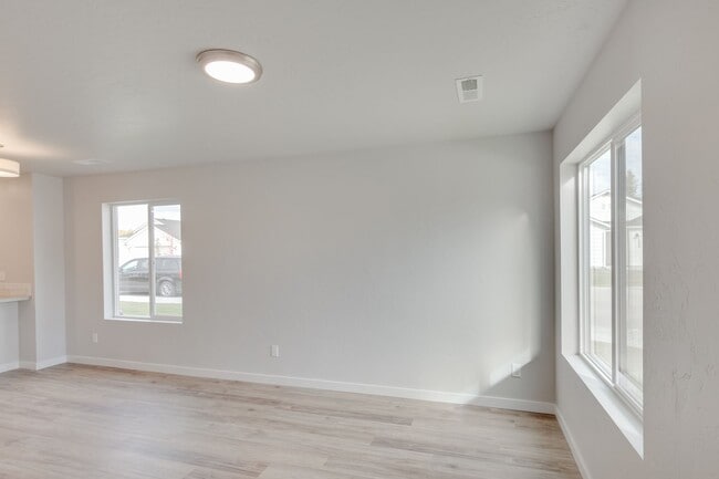 Photo - Beautiful 2 Bedroom Cottage Available!