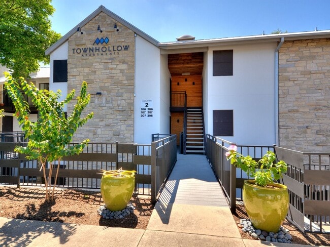 Townhollow Apartments