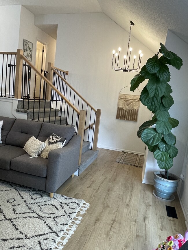 Front Great Room (2) - 8625 NE 112th St